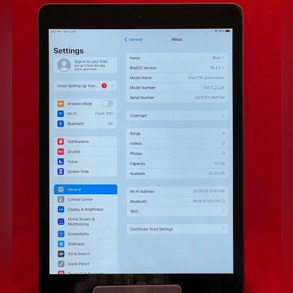 Ipad - Picture 1 of 2